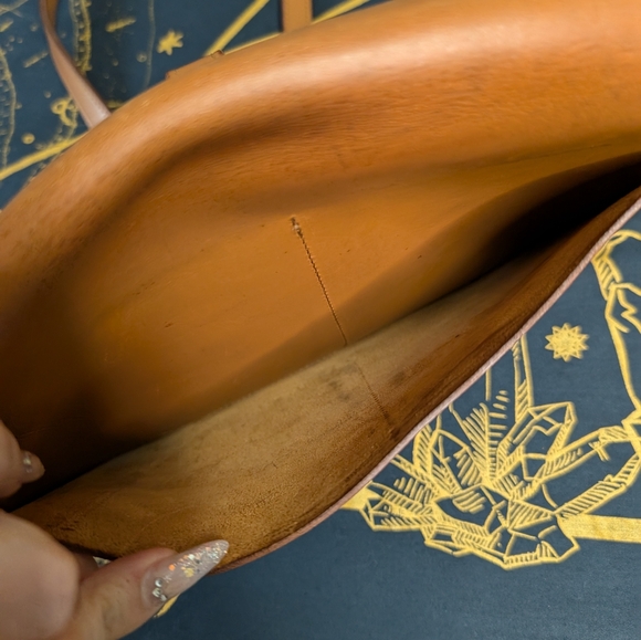 Mimi Berry of London Tan Peggy Leather Crossbody - Picture 7 of 11